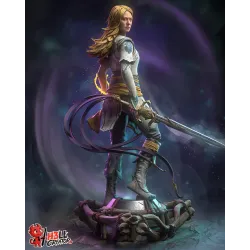 Figurine de Faye / Laufey inspirée de God of War, présentée de trois-quarts arrière
