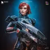le visage déterminé du Commandant Shepard (FemShep) et les finitions de son armure N7. Un niveau de détail saisissant