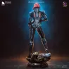 Zoom sur le dos de l'armure N7 et son système cybernétique. Le socle détaillé révèle la carcasse d'un Adepte Geth