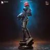 Noter  les détails mécaniques à l'arrière des jambières.
