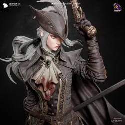 Gros plan sur le visage de  Lady Maria de la Tour de l'Horloge Astrale,