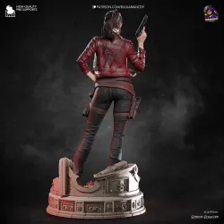 Dynamisme et détails des holsters de la figurine brute en résine de Claire Redfield, prête pour l'assemblage et la peinture.