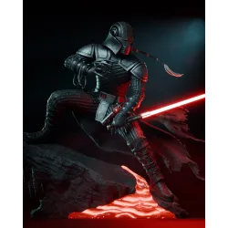 Statuette en résine de Galen Marek sur son socle diorama de lave en fusion.