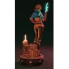 Vue de dos chignon roux et bottes figurine Triss Merigold