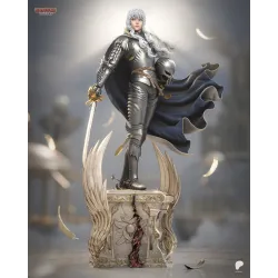 Vue de face de la figurine de Griffith (Berserk) par Tanuki Figures, debout sur son socle en marbre fissuré.