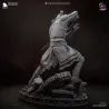 Dos de la figurine mettant en valeur les textures de mailles de l'armure et les drapés de la tenue.