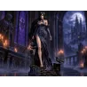 Gros plan sur la peinture et les textures satinées de la robe de Shanoa, l'héroïne d'Ecclesia.
