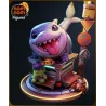 • Vue d'ensemble en couleur et texturée de la figurine Chibi de Jeff le Requin terrestre sur son socle urbain futuriste.