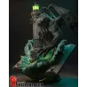 L'arrière de la figurine révèle l'envergure de ses ailes membraneuses et déchirées.